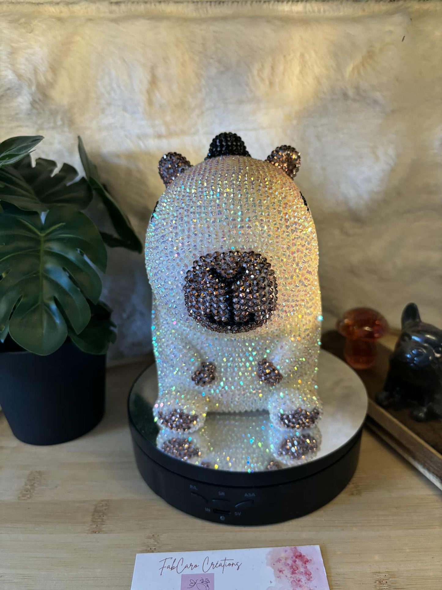 Capybara au chapeau melon (tirelire)