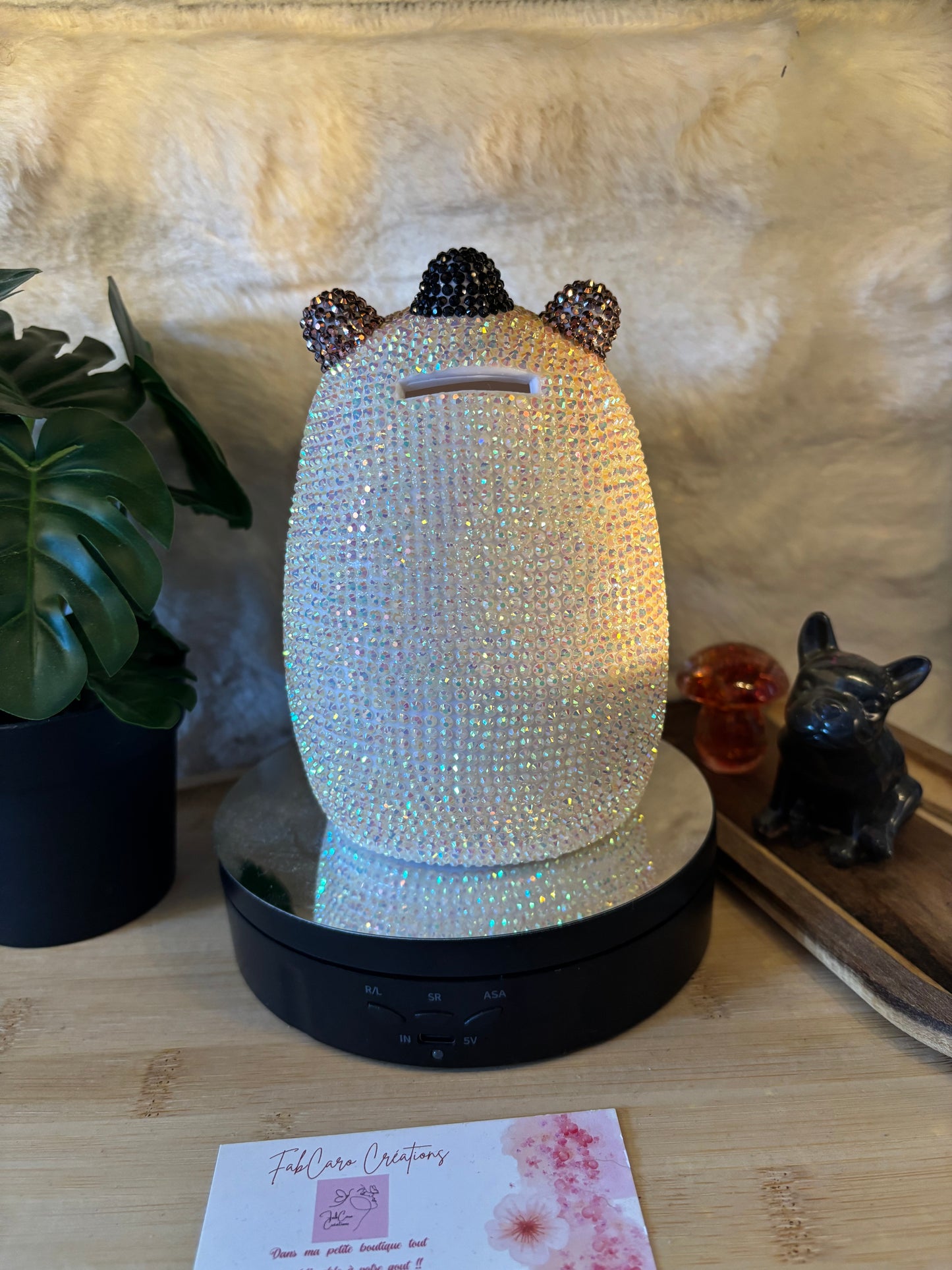 Capybara au chapeau melon (tirelire)