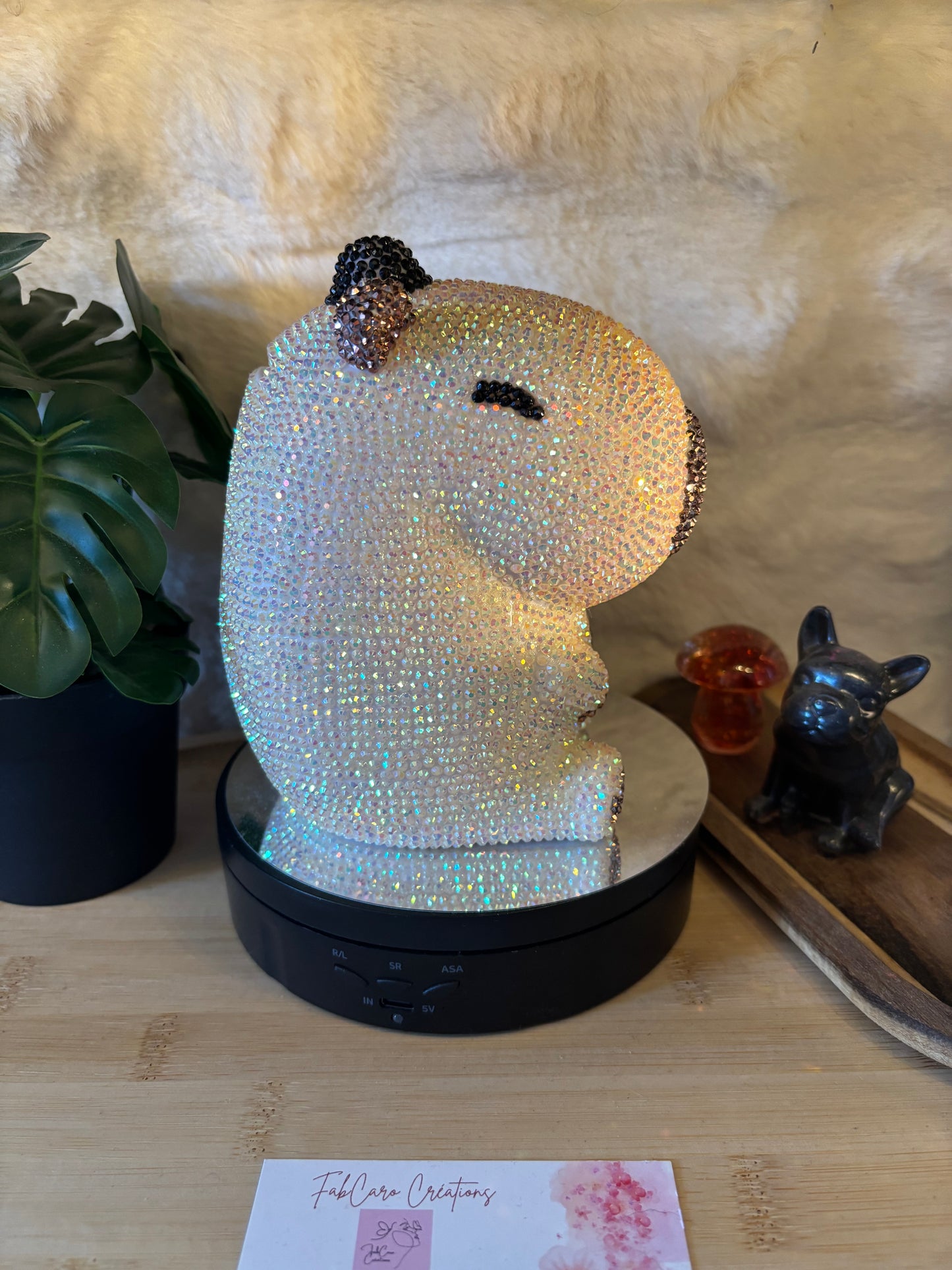 Capybara au chapeau melon (tirelire)