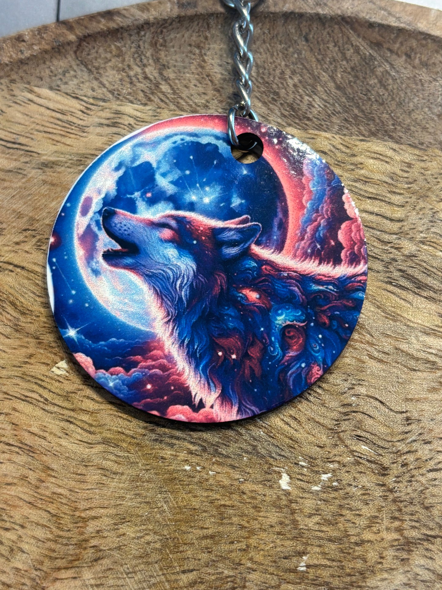 Loup à la pleine lune
