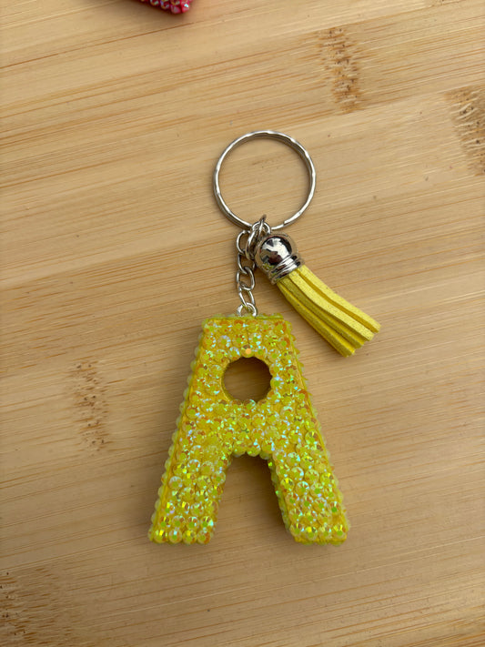 Porte clé en forme de A strassé
