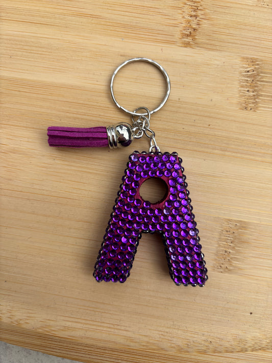 Porte clé en forme de A strassé